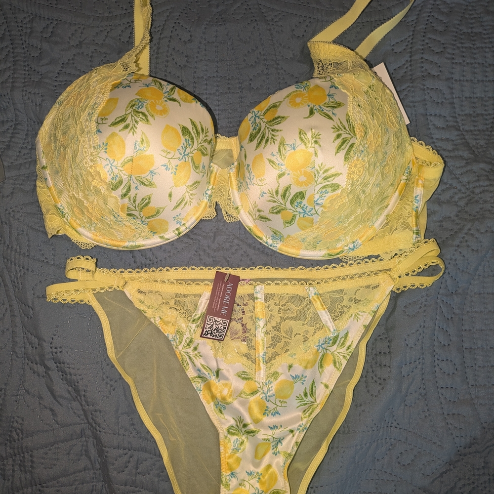Lemon Print Lace Bra and Panty Set 38D & Medium
